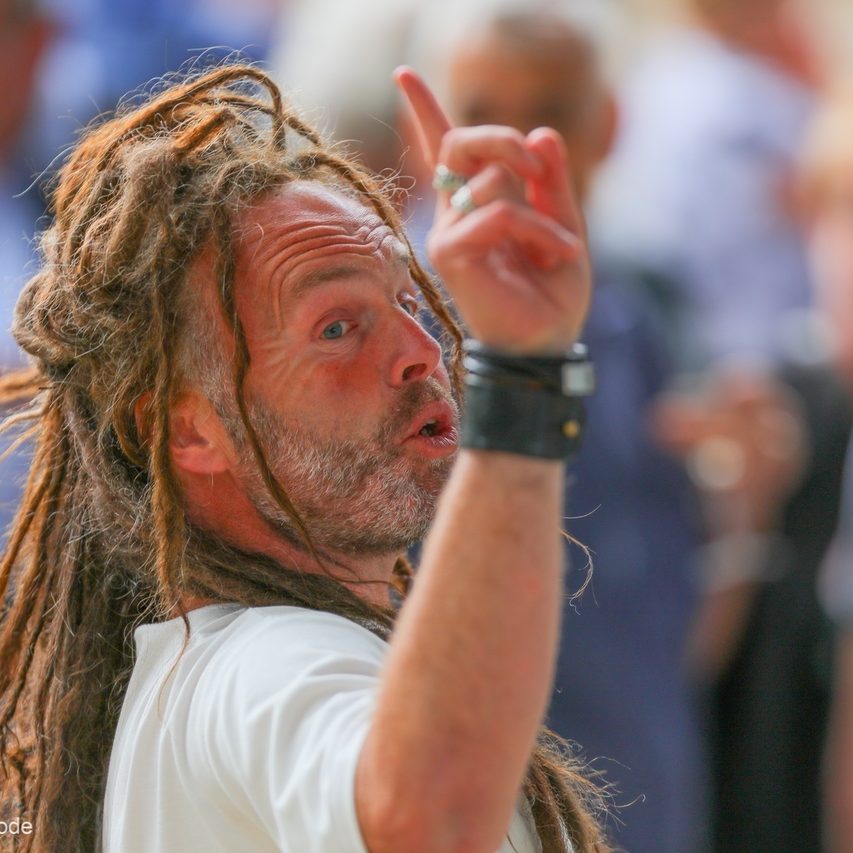 PRÄSENTATION VON KOSTÜMEN UND DES BÜHNENBILDS 10